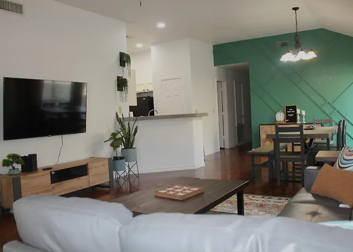 Apartment Setting The Right Vibes. *