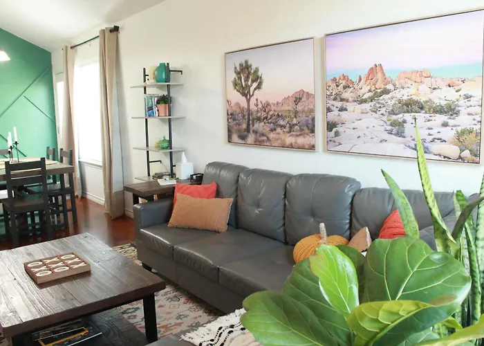 Apartment Setting The Right Vibes. *